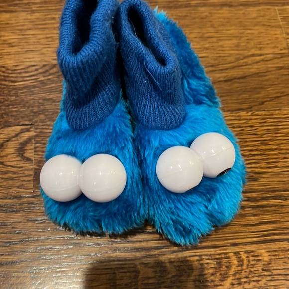 Cookie Monster Slippers - Picture 1 of 3